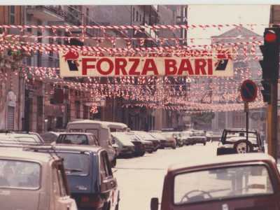 ...Bari era tutta tinta di biancorosso